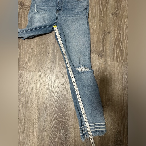 Vibrant MIU Women’s Juniors Jeans Distressed Straight Size 5  Mid Rise - Picture 3 of 5